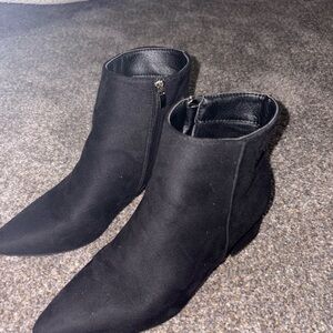 SHEIN Black Ankle Booties with Sleek Design